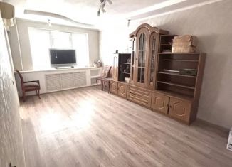 Продам 3-комнатную квартиру, 60.8 м2, Астрахань, улица Михаила Луконина, 10, Советский район
