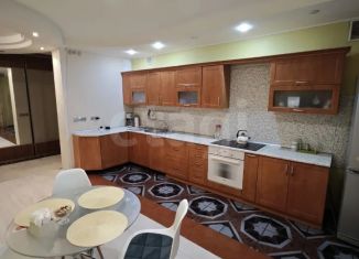 Продается трехкомнатная квартира, 113.7 м2, Брянская область, улица Богдана Хмельницкого, 37