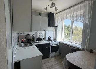 Продается 3-комнатная квартира, 55 м2, Астрахань, улица Тренёва, 15